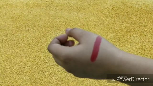 MAC Russian Red lipstick Review & Swatches || Must have RED Lipstick. смотреть онлайн