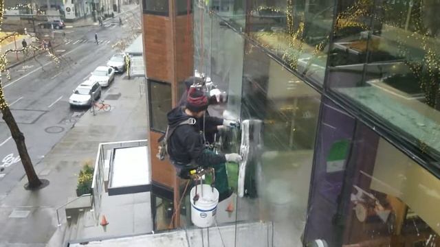 High rise window cleaning, Happy Holidays shout out to y'all смотреть онлайн