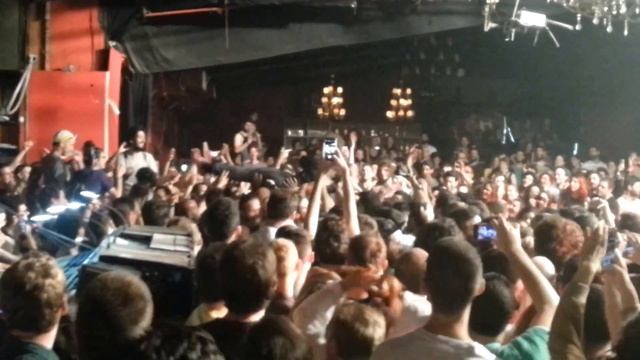 BEST CROWD SURFING by Mac DeMarco смотреть онлайн
