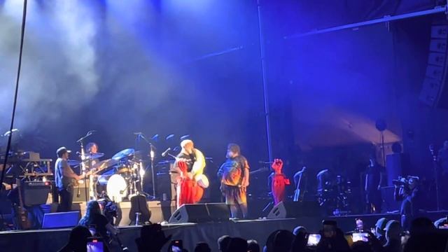 Jack Black and Kyyyyllle Gass Saxaboom and MAXABOOM at Shaky Knees 2023, and the Roadies get CHEWED смотреть онлайн