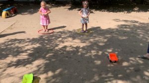 Гра для розвитку дрібної моторики влітку на прогулянці, група № 6