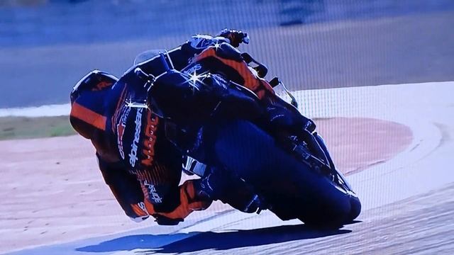 Derrapada Marc Márquez ( Ducati ) Moto GP Valencia Test 2023 / 2024 смотреть онлайн
