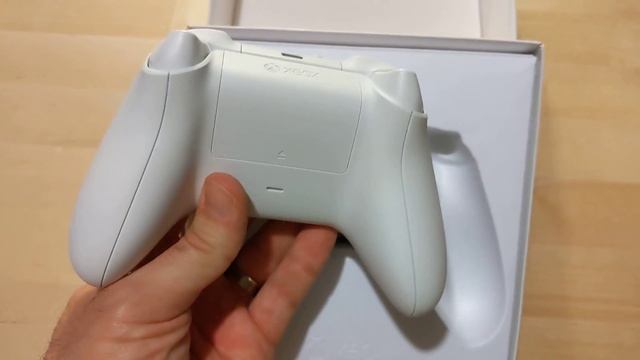 Unboxing the Xbox Series X Controller in Robot White смотреть онлайн