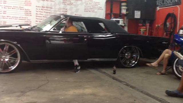 1967 Lincoln Continental Air Bagged смотреть онлайн