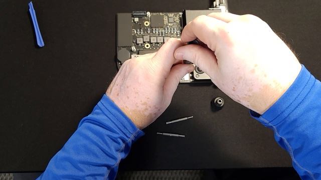 How to video on Mac mini disassembly and memory upgrade. A1993 смотреть онлайн