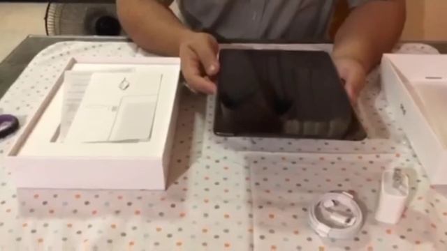 Unboxing iPad 8th Gen Wifi / Cellular Spacegray Buyer from Sean Bourgeois смотреть онлайн