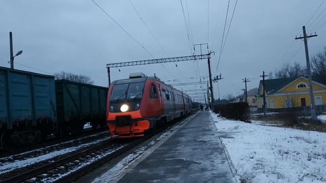 РА2-105 // прибытие и отправление со станции Белые Берега смотреть онлайн