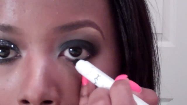 RockStar Glitter Smokey Eyes смотреть онлайн