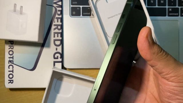 iPhone 13 unboxing first look and impression смотреть онлайн