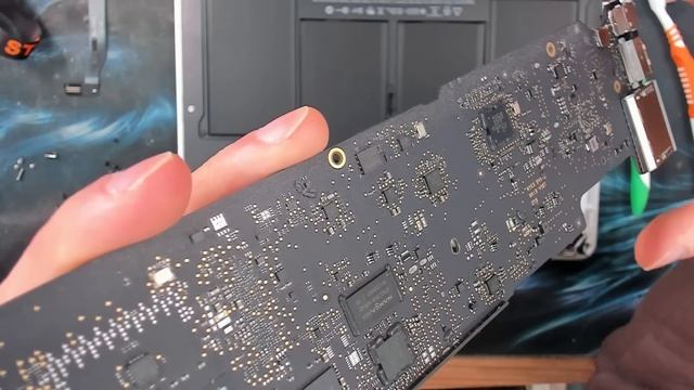 MacBook Air, no power no charge light, actually an easy fix - LFC#306 смотреть онлайн