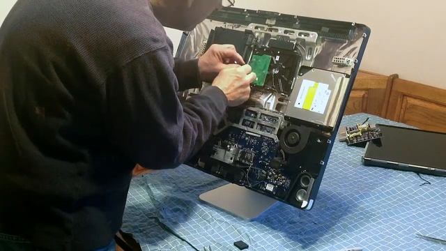 iMac 24-inch Mid 2007 Hard Drive Replacement смотреть онлайн