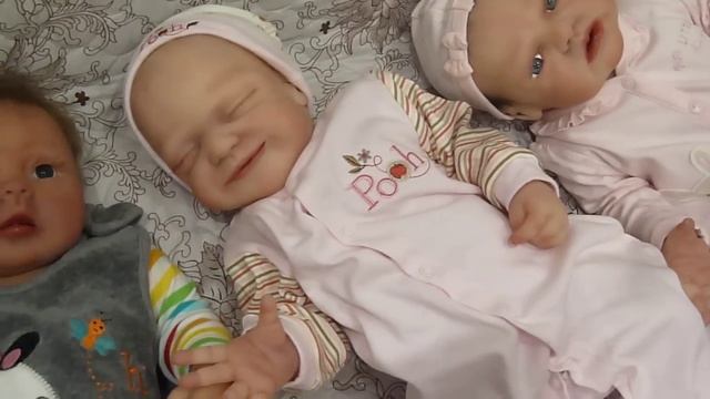 Full body silicone baby go to Munster/Дружная компания едет на выставку в Мюнстер смотреть онлайн