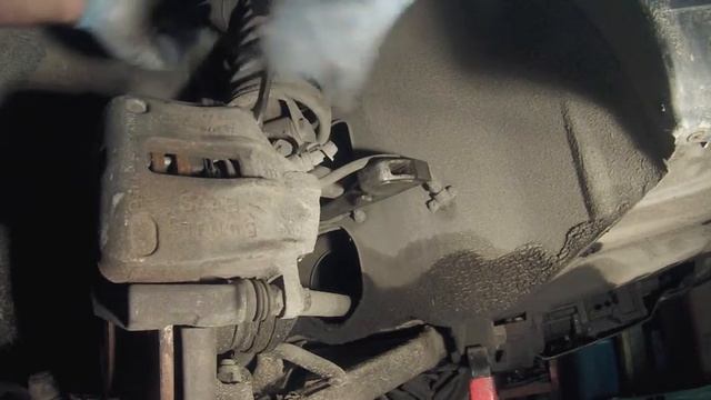 SAAB 900 - Changing/Replacing Front Brake Pads, New Style смотреть онлайн