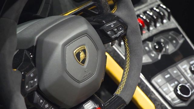 Lamborghini Huracan Performante Spyder - Interior details смотреть онлайн