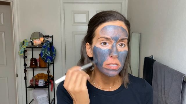 MAC RESET + REVIVE CHARCOAL MASK | IT’S BETTER THAN AZTEC HEALING CLAY! смотреть онлайн