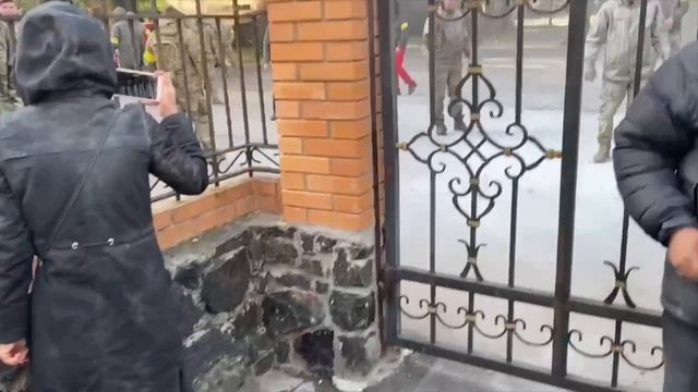 ⚡️СВО 18+ Раскольники в Черкассах начали второй штурм Михайловского кафедрального собора смотреть онлайн