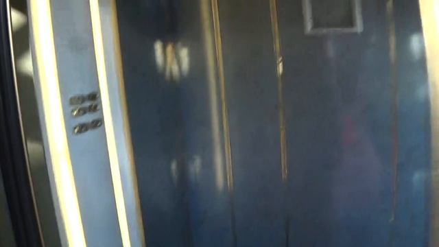 Otis 2000 H Elevator At The Lisburn Square смотреть онлайн