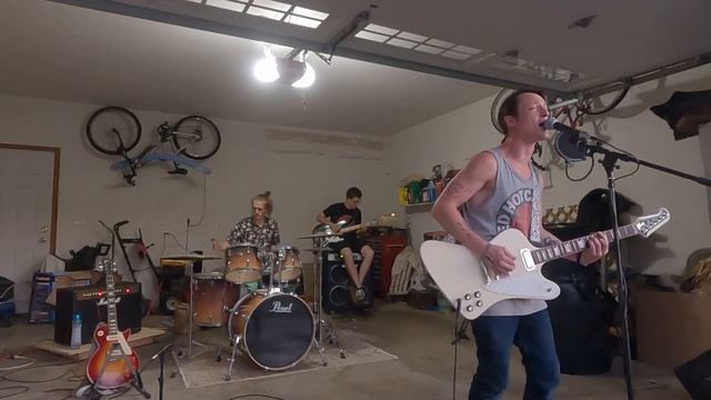 Readymade Red Hot Chili Peppers Cover by a Band in a Garage смотреть онлайн