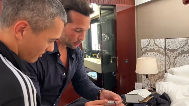 Andrew Tate Went Christmas Shopping смотреть онлайн