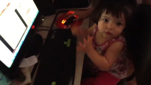 Bebe nao quer sair do computador смотреть онлайн