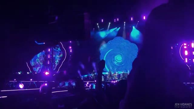Coldplay - Every Teardrop Is A Waterfall (Live In Manila)