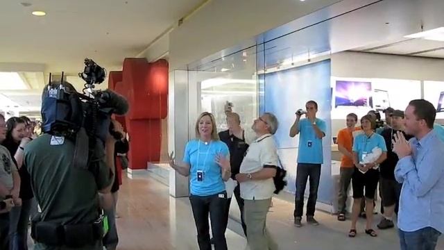 Apple Store WEM Grand Opening смотреть онлайн