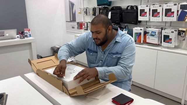 Finally our brand new MacBook Pro 16 is here смотреть онлайн