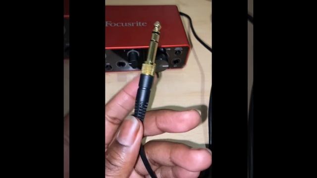 How to connect the Focusrite Scarlett Solo Studio bundle to your iPhone and use it on GarageBand!!! смотреть онлайн
