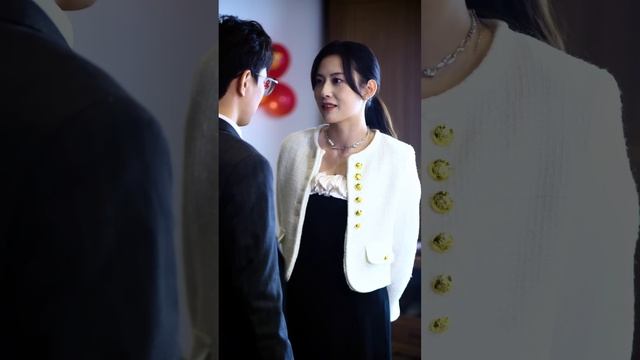 [MULIT SUB]The Female Intern is the CEO смотреть онлайн