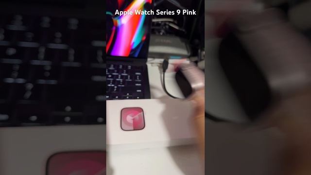 Apple Watch Series 9 Aluminum Pink with Light Pink Sports Loop смотреть онлайн