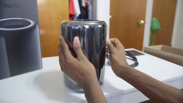 New Mac Pro Unboxing & Impressions! смотреть онлайн