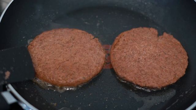 BEYOND BIG MAC 🍔🍟 Big Mac in VEGAN?! 😱 das schmeckt ja wie Fleisch 😳- Rezept смотреть онлайн