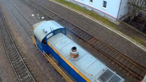 Маневровый тепловоз во время работы. Зацеп вагонов, Звуки дизельного двигателя.