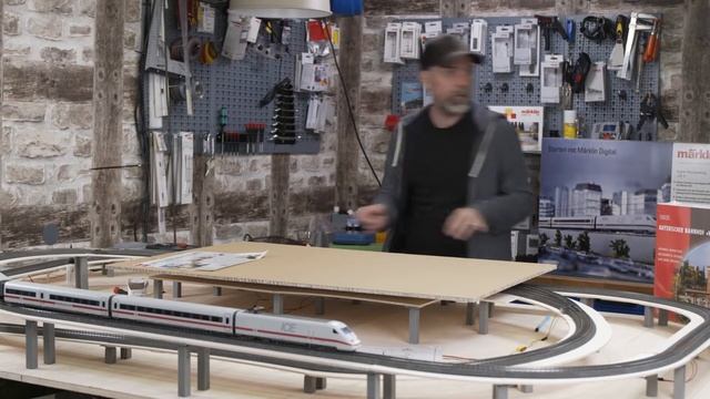 Planning the miniature houses and model landscape - Let's build a model railroad - Ep. 10 смотреть онлайн