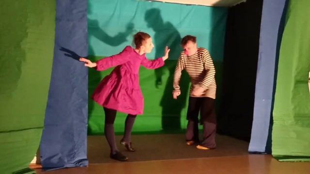 Куми-Куми-бумажные кулисы...)
