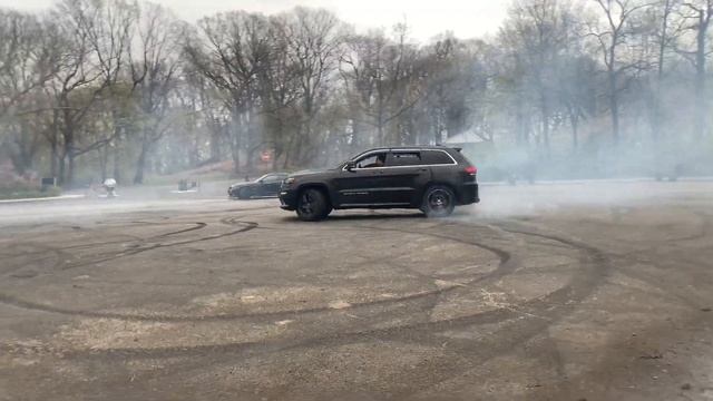 SRT JEEP DRIFTING!! (MUST SEE) смотреть онлайн