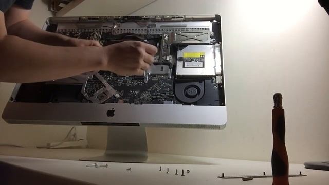 Easy Apple 27" iMac Screen and Logic board Disassemble Guide смотреть онлайн