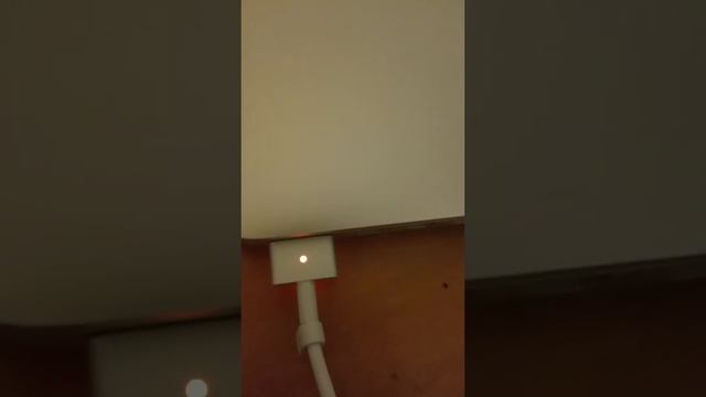 MacBook Pro Retina 13" 2015 charge port not fitting correctly смотреть онлайн