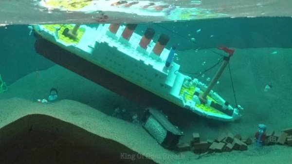 LEGO Titanic Sinking Experiment - Model Titanic Sinks & Splits - NEW LEGO Titanic 2023