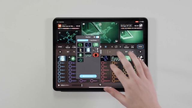 Algoriddim DJAY Review - The ultimate cross platform DJ software? смотреть онлайн