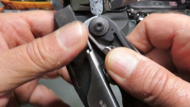 Leatherman SURGE with metal jigsaw! смотреть онлайн