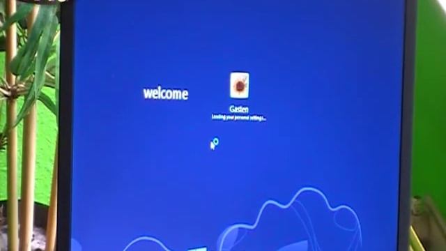 FAKE WINDOWS 8 FROM OLD XP LAPTOP 2014 смотреть онлайн