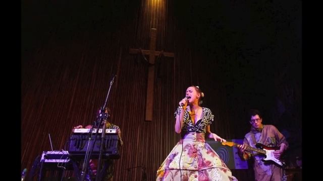 Glasser- Let No Man Steal Your Thyme (iTunes live) смотреть онлайн