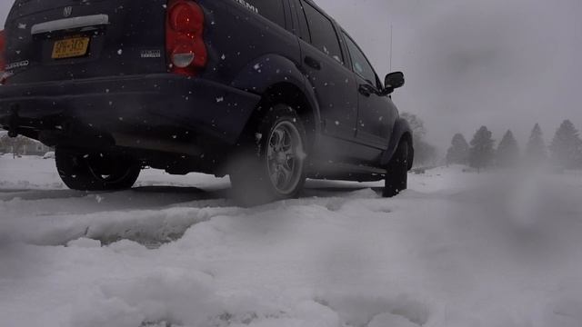 2006 Dodge Durango SLT 5.7L Hemi AWD Donuts in the Snow смотреть онлайн