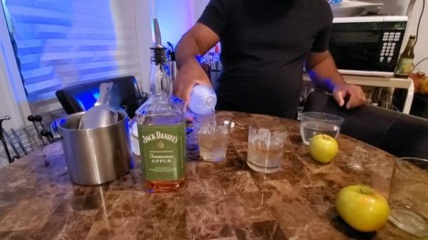 JACK DANIEL'S APPLE COCKTAILS " APPLE JACK COOLER "