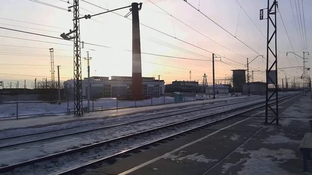 С нечётного парка станции Входная отправился грузовой поезд... смотреть онлайн