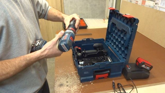 Jak pracuje wiertarko-wkrętarka Bosch GSR 18 V-EC FC2? смотреть онлайн