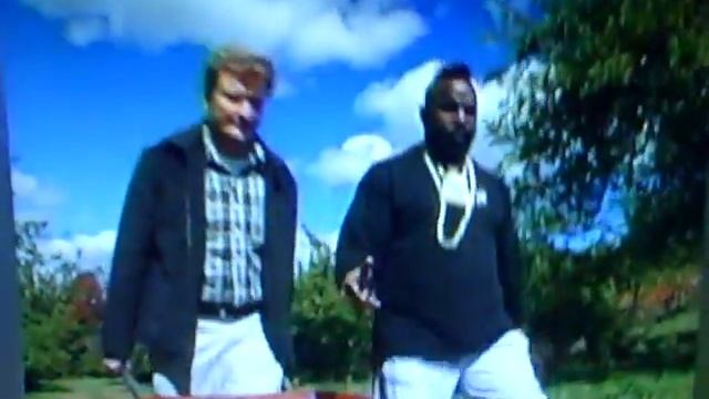 Conan O'Brien And Mr. T Go Apple Picking смотреть онлайн