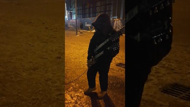 Кино - Закрой за мной дверь (Уличный музыкант) смотреть онлайн