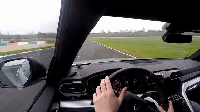 Lamborghini Urus - Fahrbericht / Review [ENG SUB] / Sound / Test - HIGHLIGHTS 2019 смотреть онлайн
